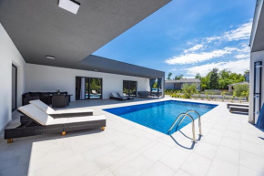 Pool House Fancy - Happy Rentals